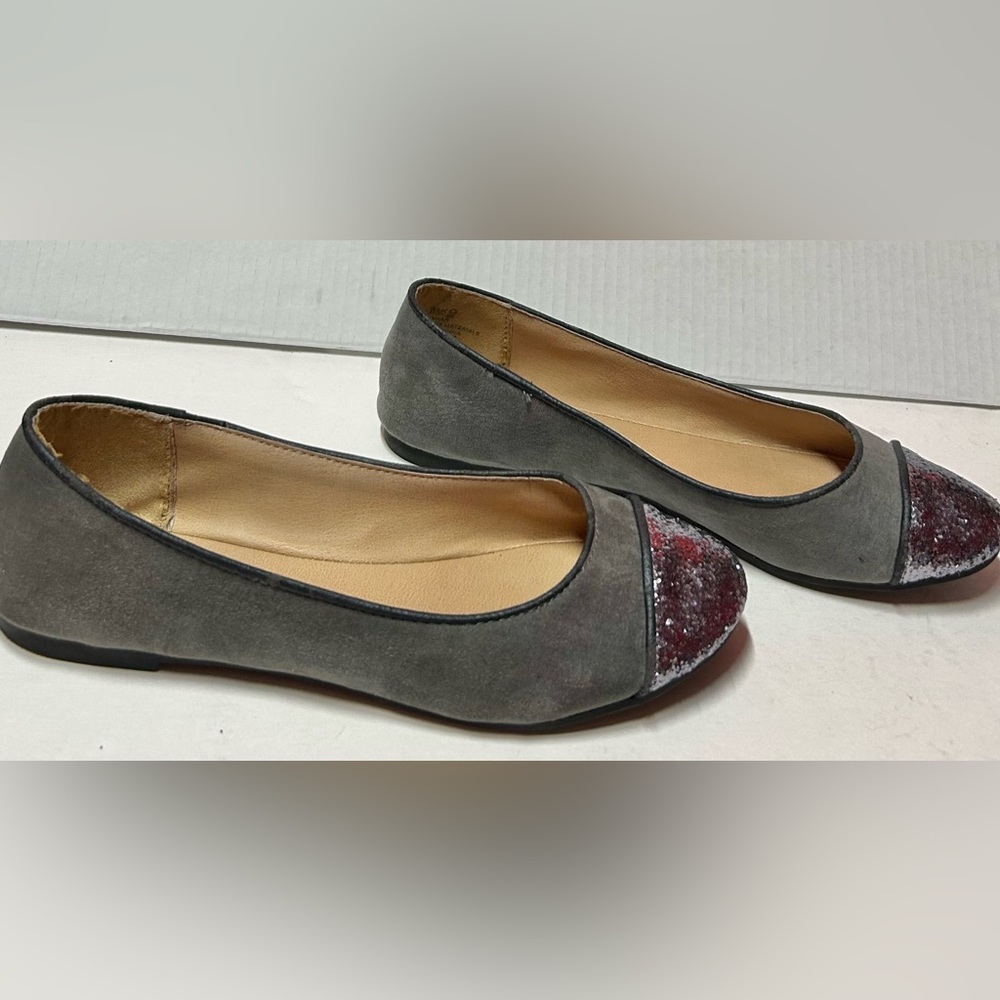 R2 Faux Suede Gray Cap Toe Flats with Silver Glitter Accents Size 9